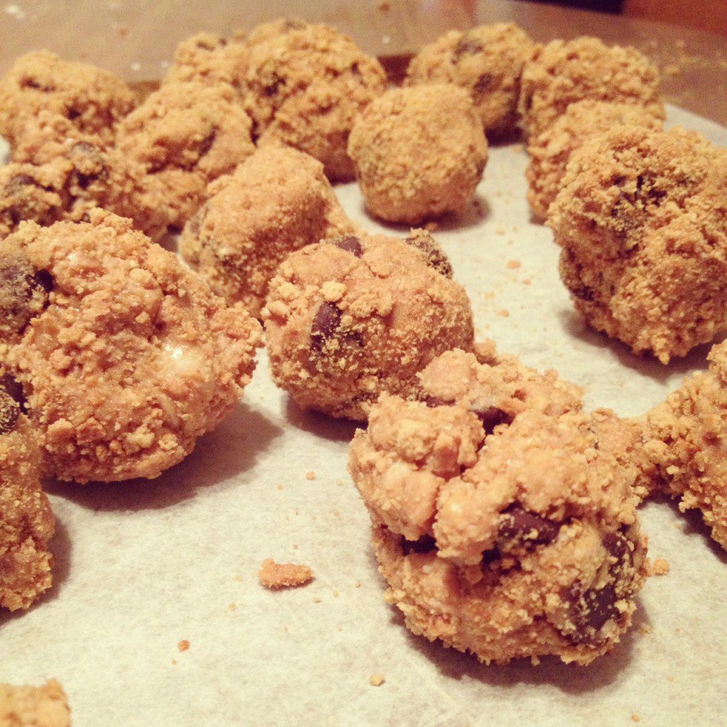 Easy Peanut Butter Dark Chocolate Balls